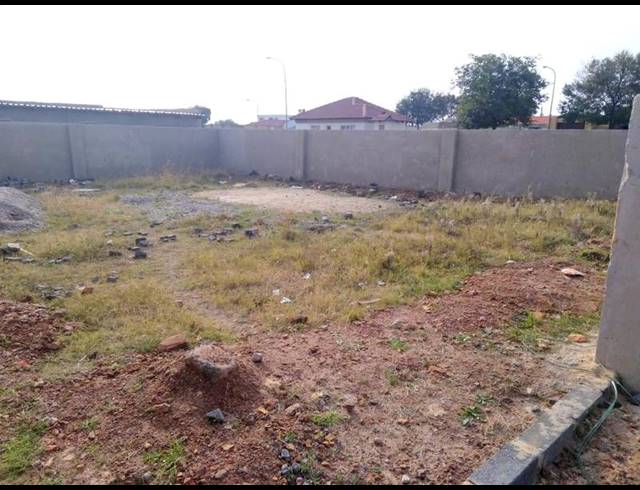 LAND FOR SALE IN MEADOWLANDS